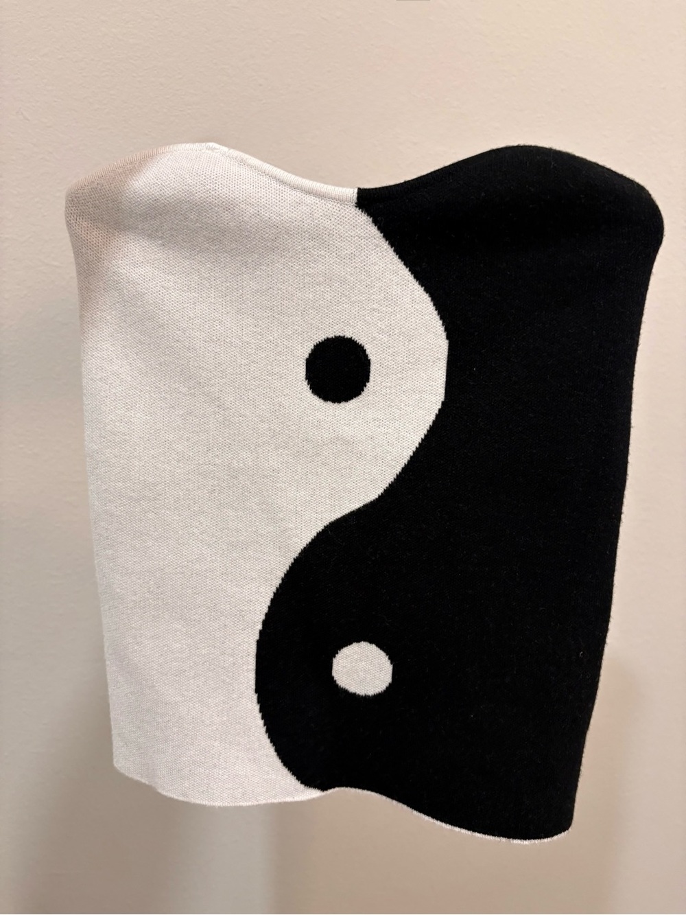 Forever 21 Black and White Yin Yang Knit Top Size S - New
